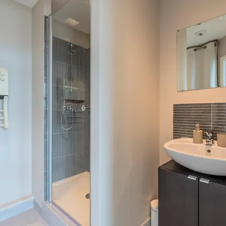 One Bedroom At The Foot Of The Stations * Lila