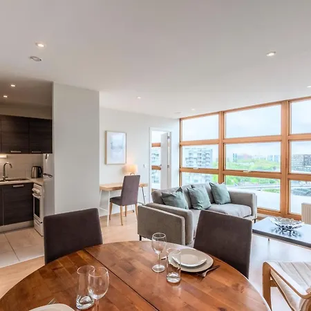 One Bedroom At The Foot Of The Stations